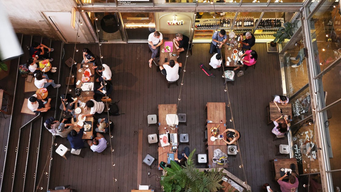 a busy bar in bangkok