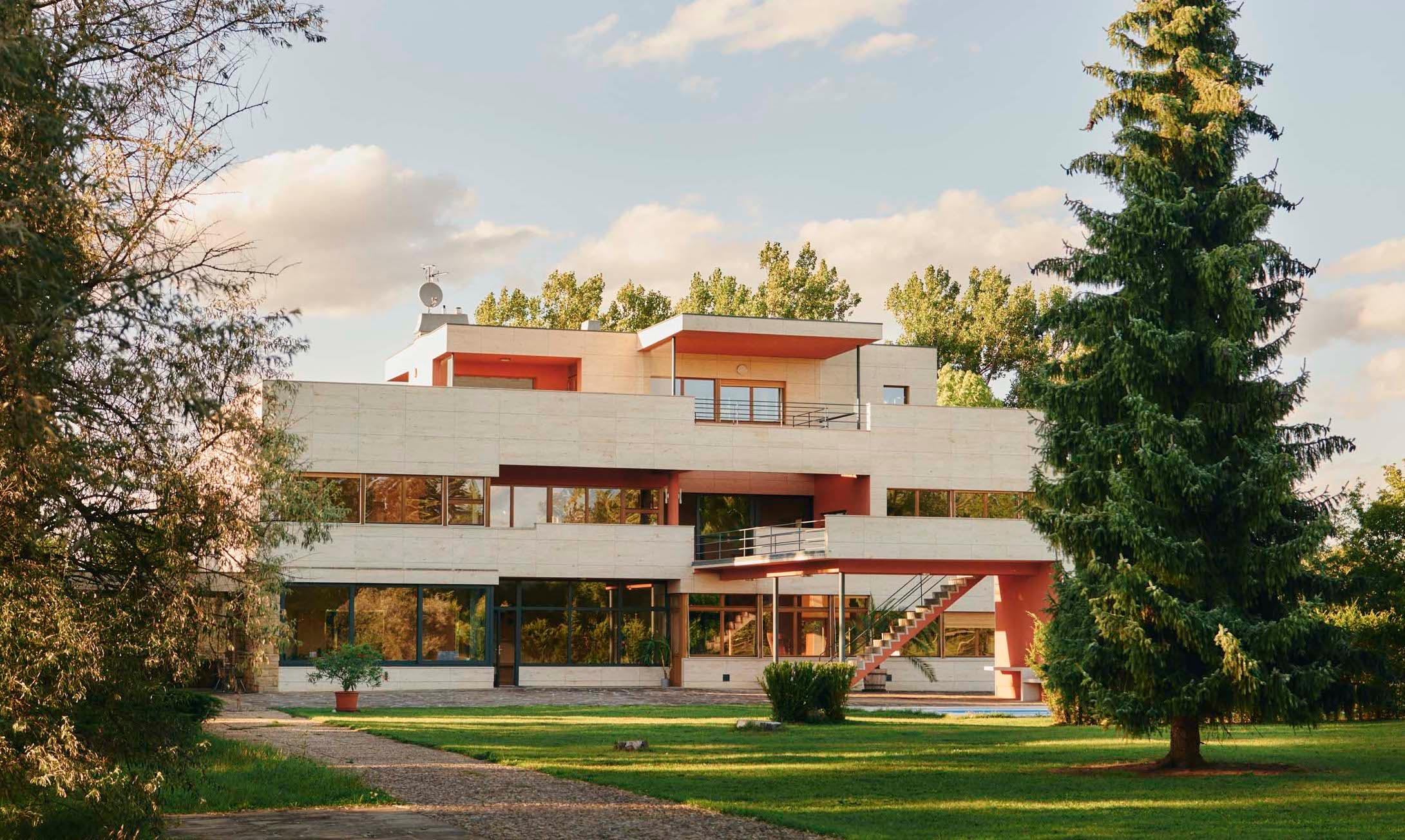 The exterior of Villa Volman