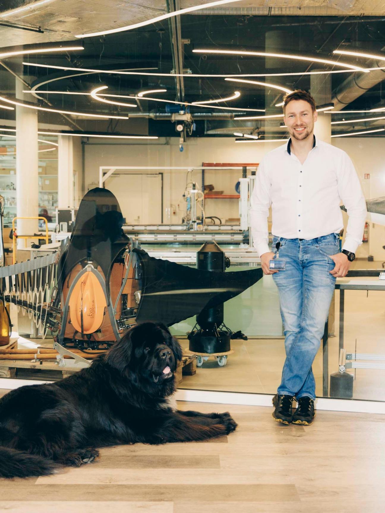 EvoLogics CEO Fabian Bannasch and his dog, Roady
