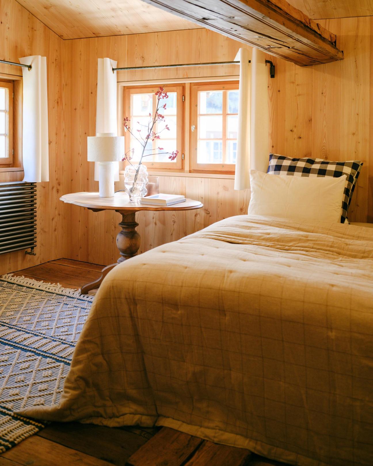 Hästens bed in the master bedroom