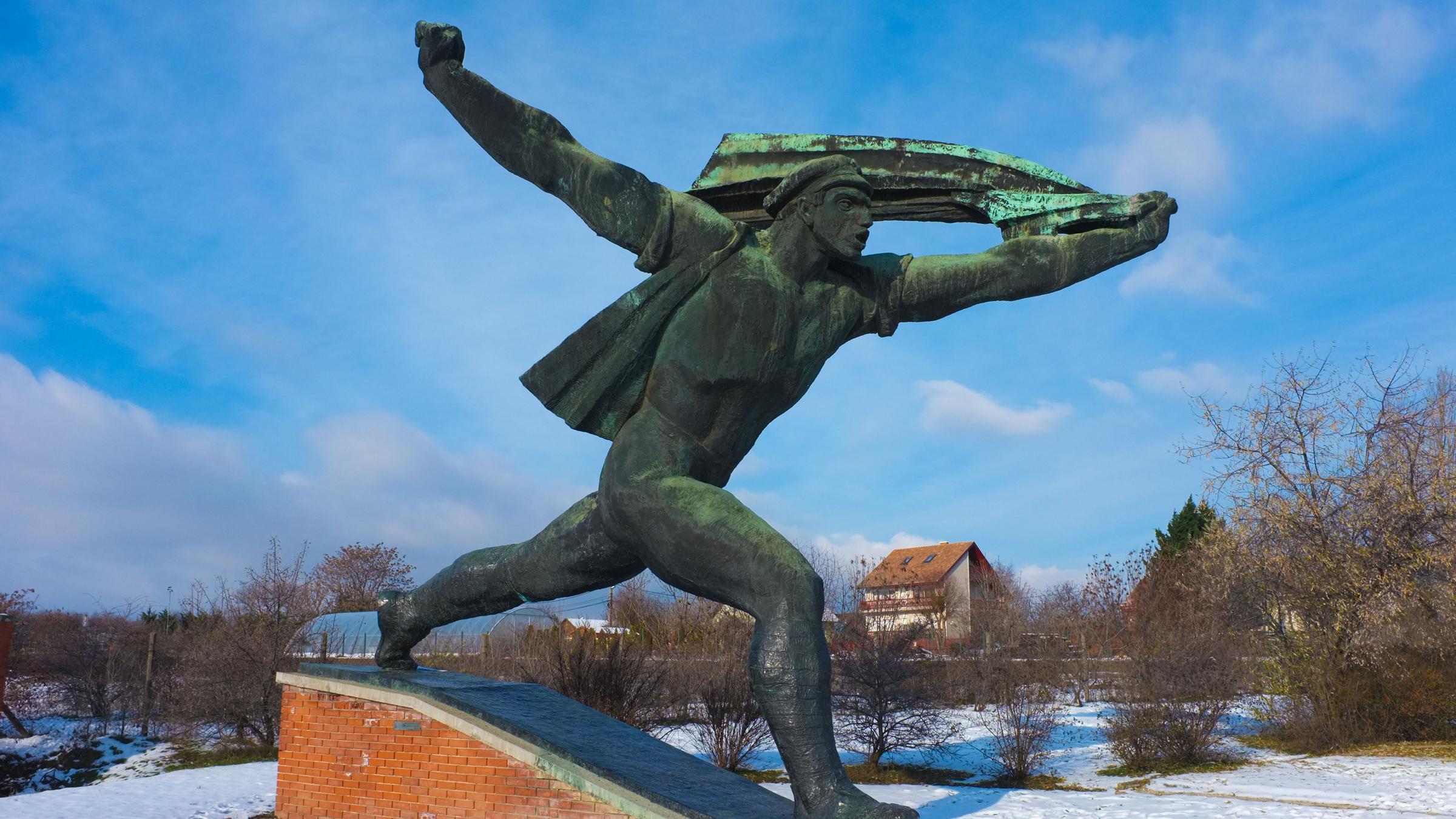 Boom or bust: statues in the city