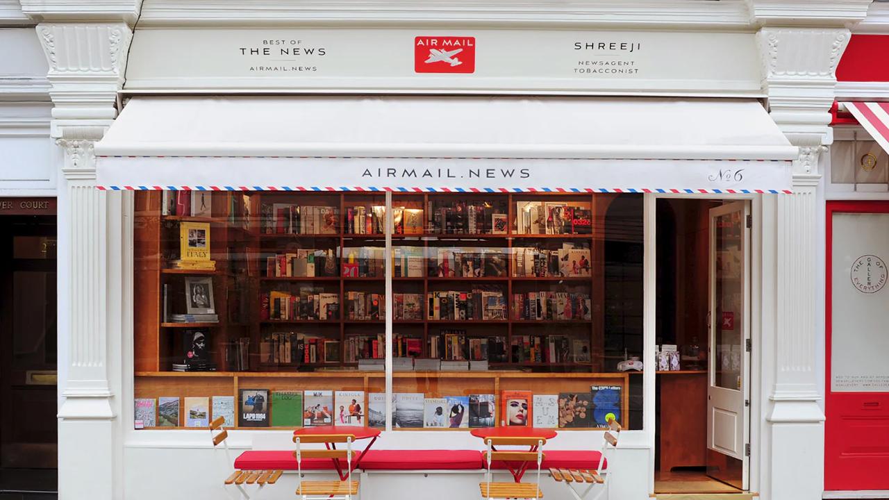 A cool newsstand in London, exhibition spaces in print and Spanish comics 