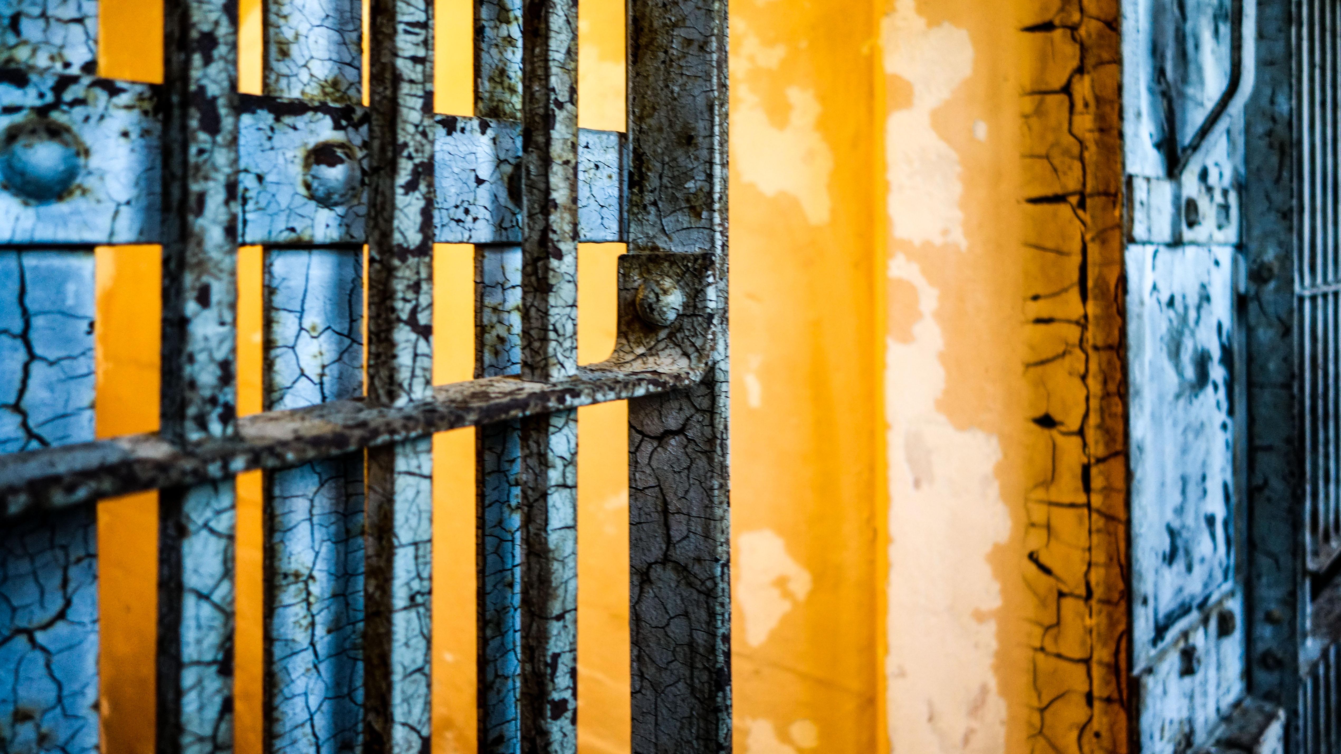 The difficult diplomacy behind captivity