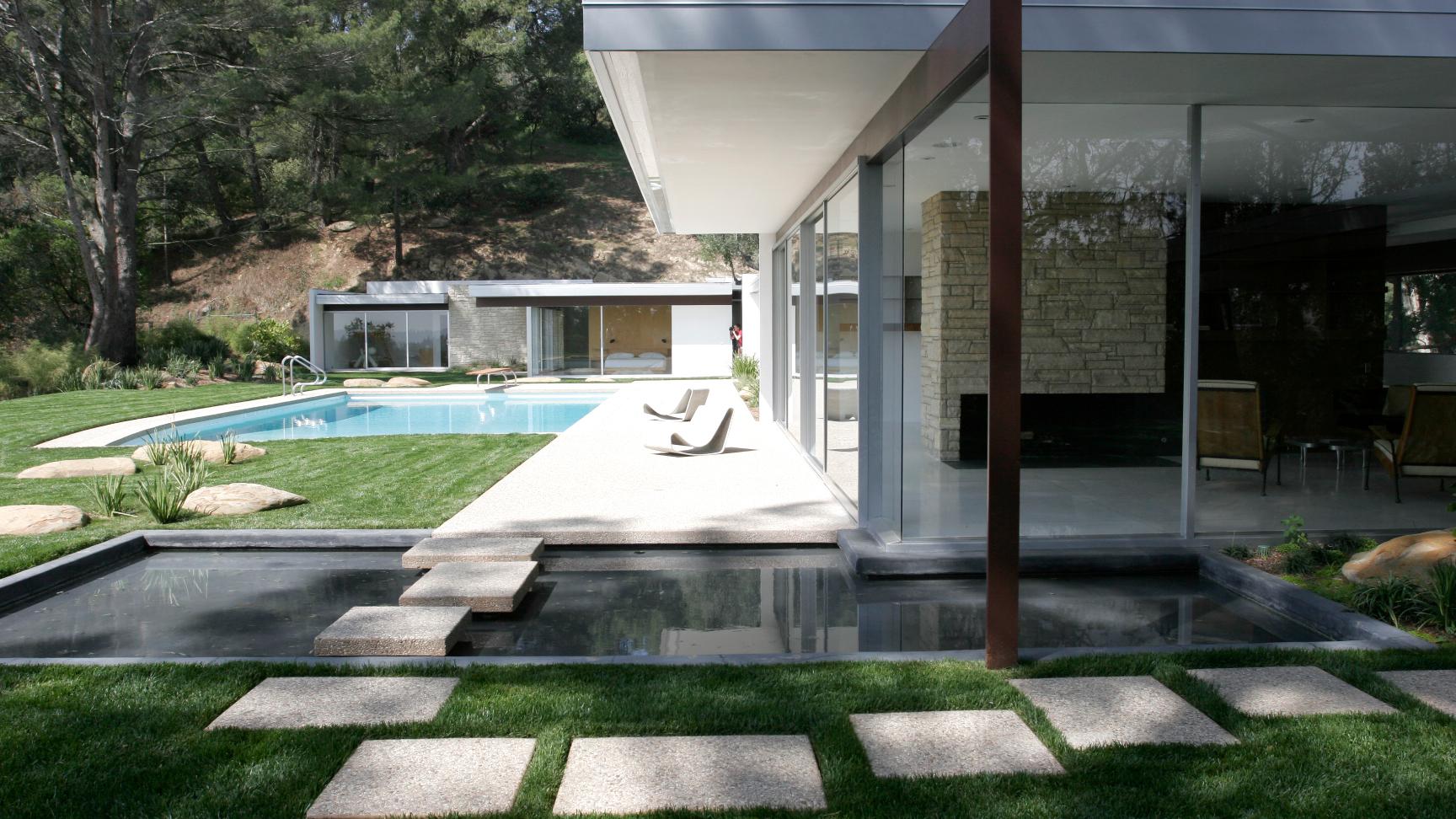 Past, present and Neutra