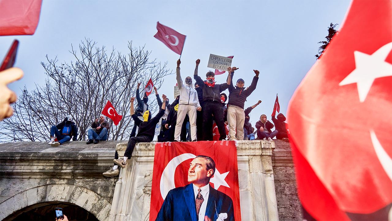 Anti-Erdogan protests continue in Turkey 