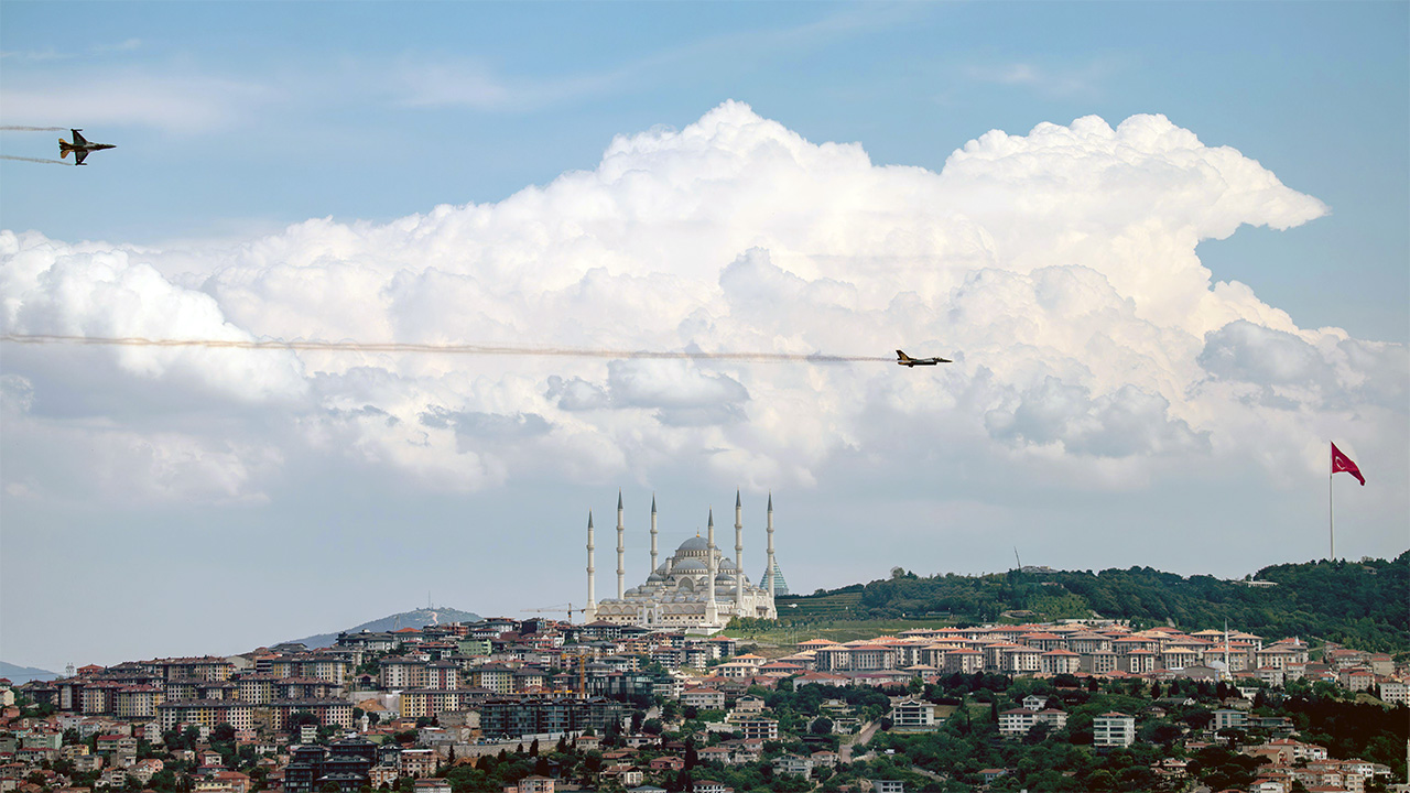 World news with check-ins from Lisbon and Istanbul