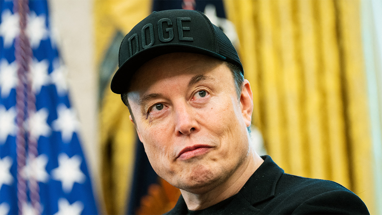 Musk turns on Trump