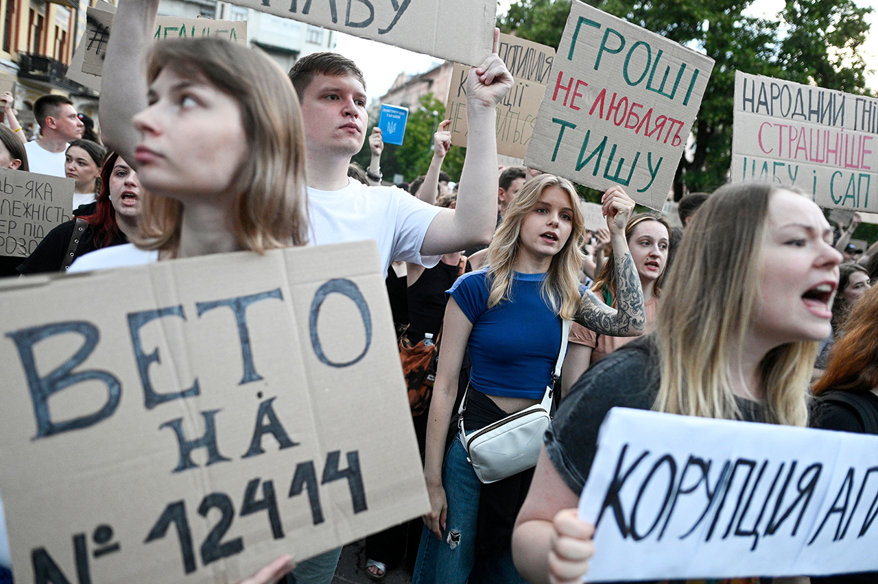 Zelensky faces pressure at home as Istanbul hosts talks between Ukraine and Russia