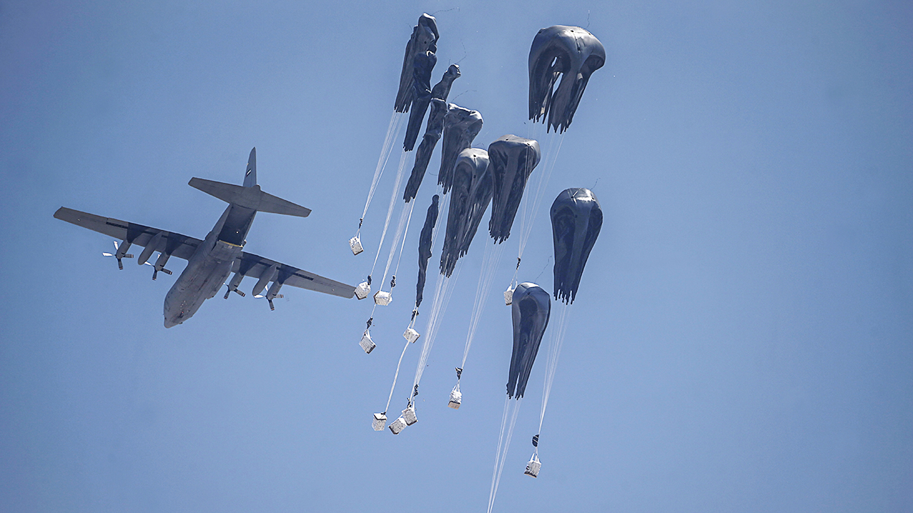 Israel allows military pause for aid and Thailand and Cambodia agree to a ceasefire