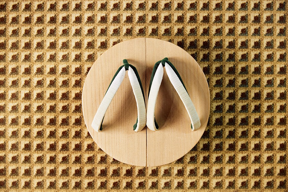 Yotsuya Sanei completed sandals