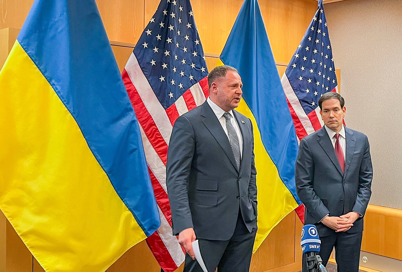 The US claims progress on Ukraine talks, the G20 wraps up and Israel targets Hezbollah