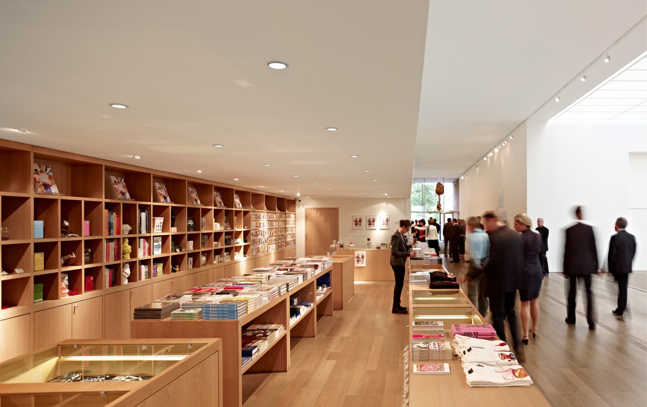 The Fondation Beyeler shop stocks a fine array of art books and gifts