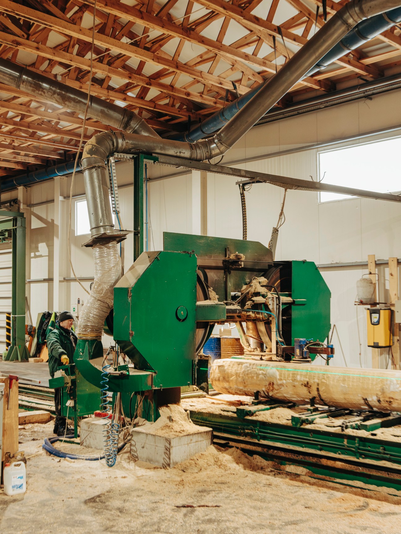 Horizontal band saw cutting through wood