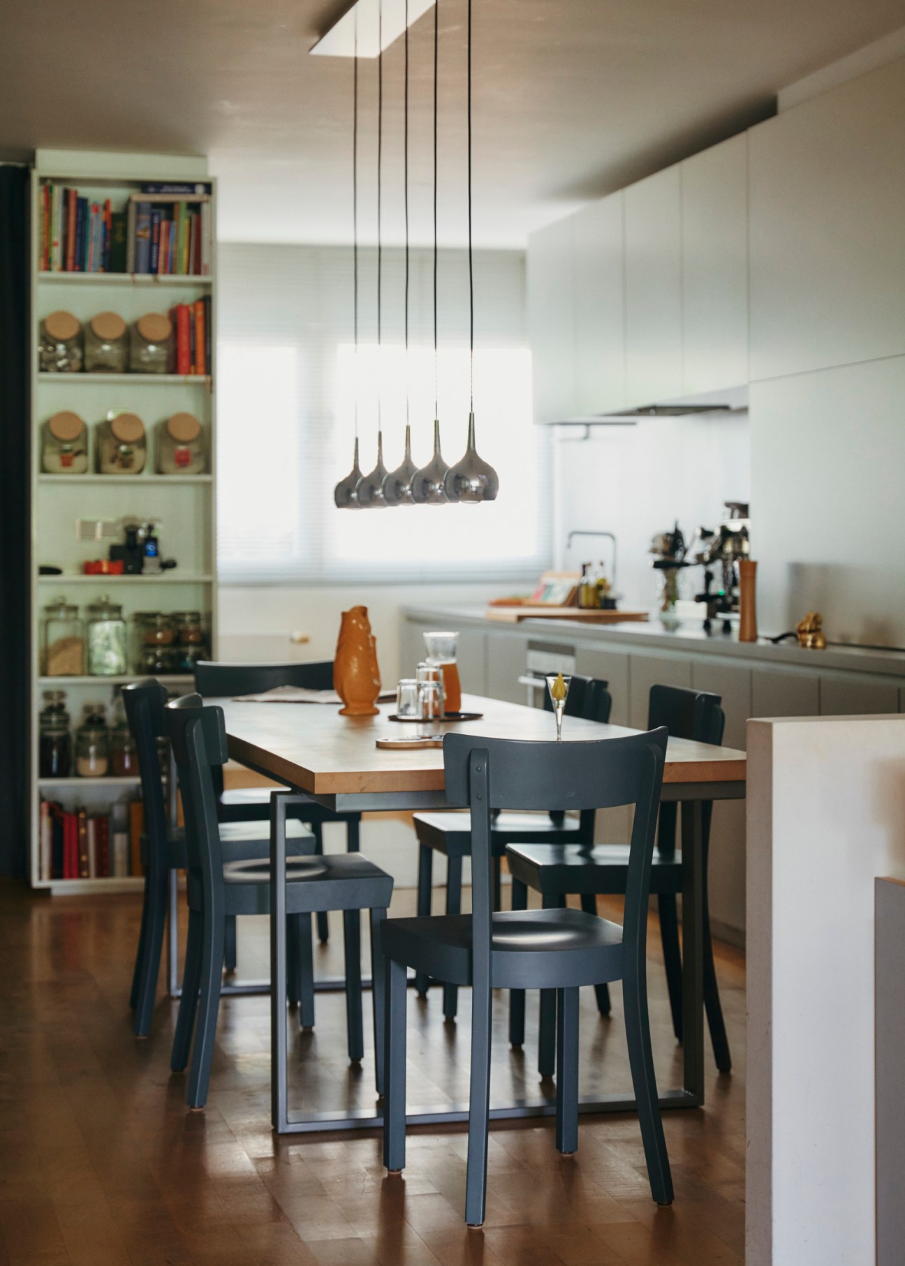 Open-plan kitchen in an Olympiapark apartment