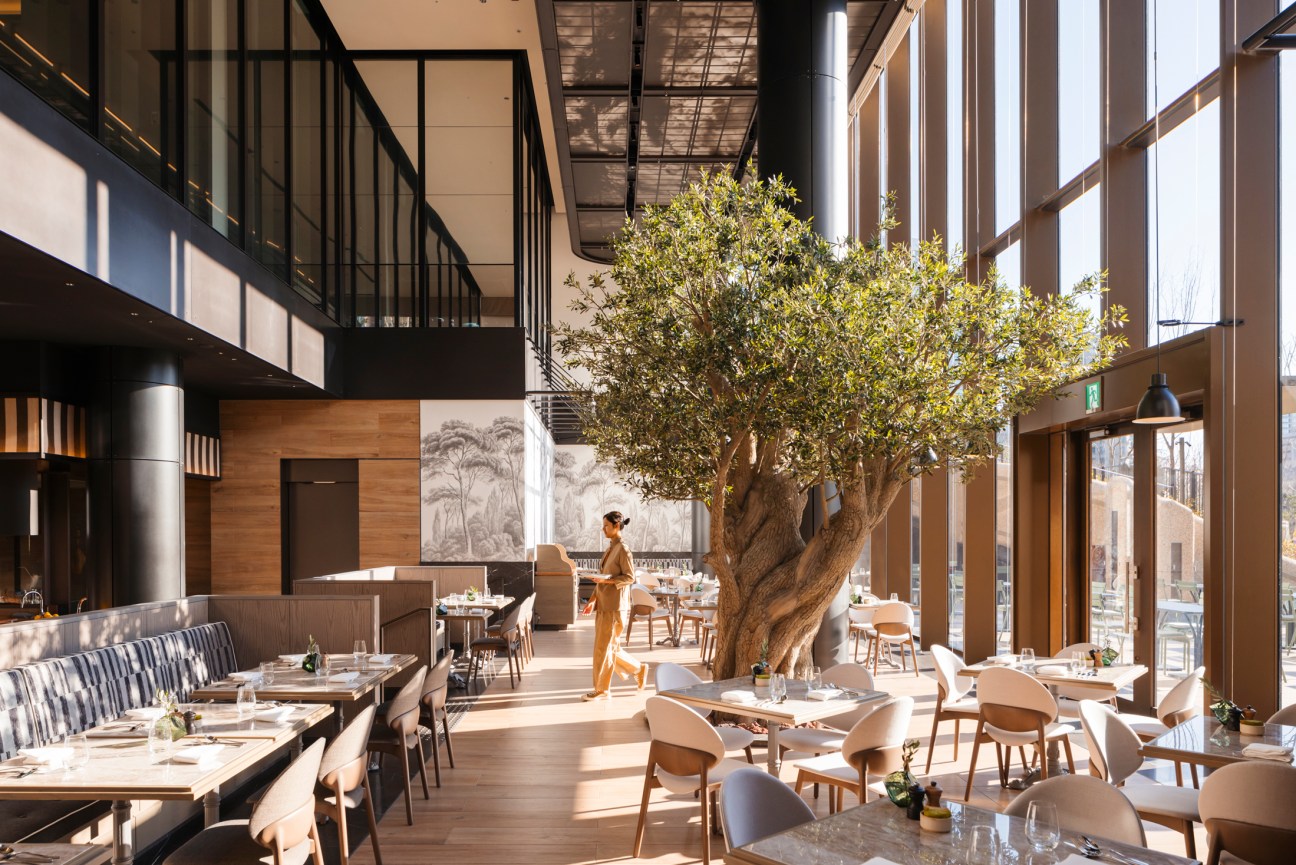 dining at Janu Mercato