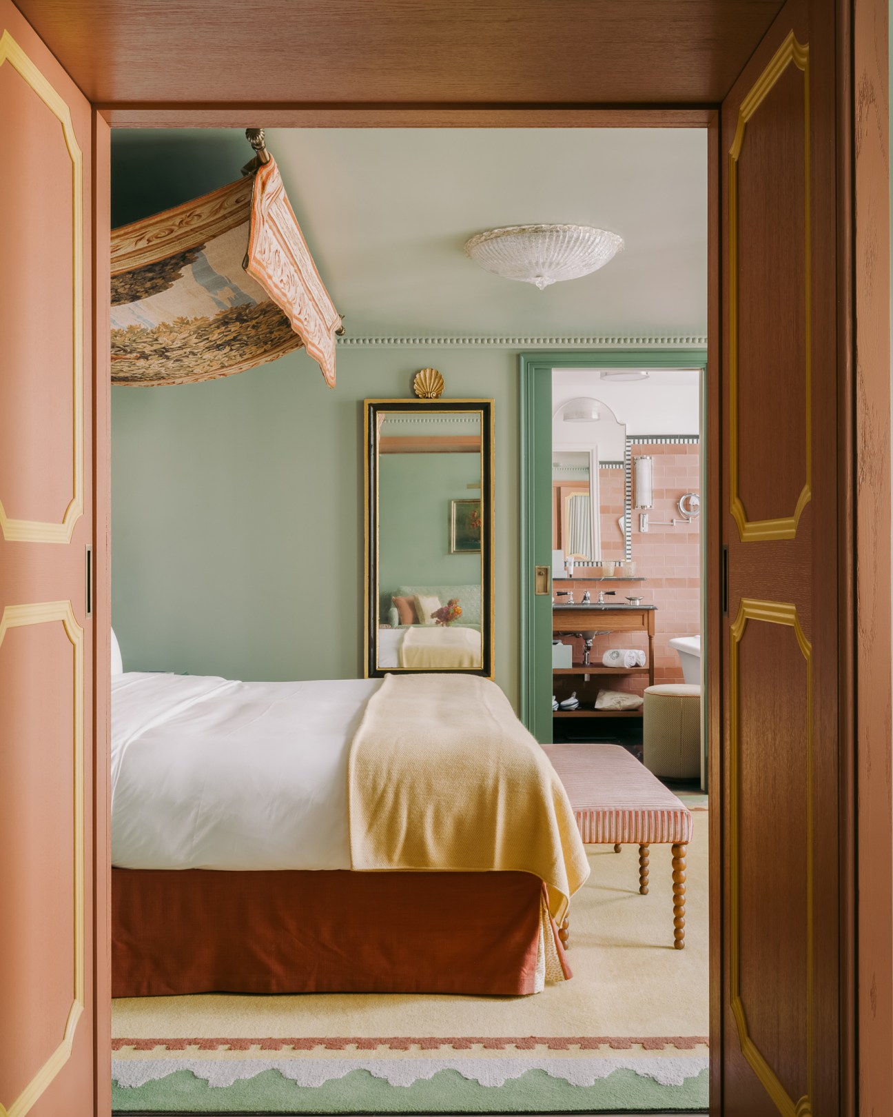 Le Grand Mazarin bedroom