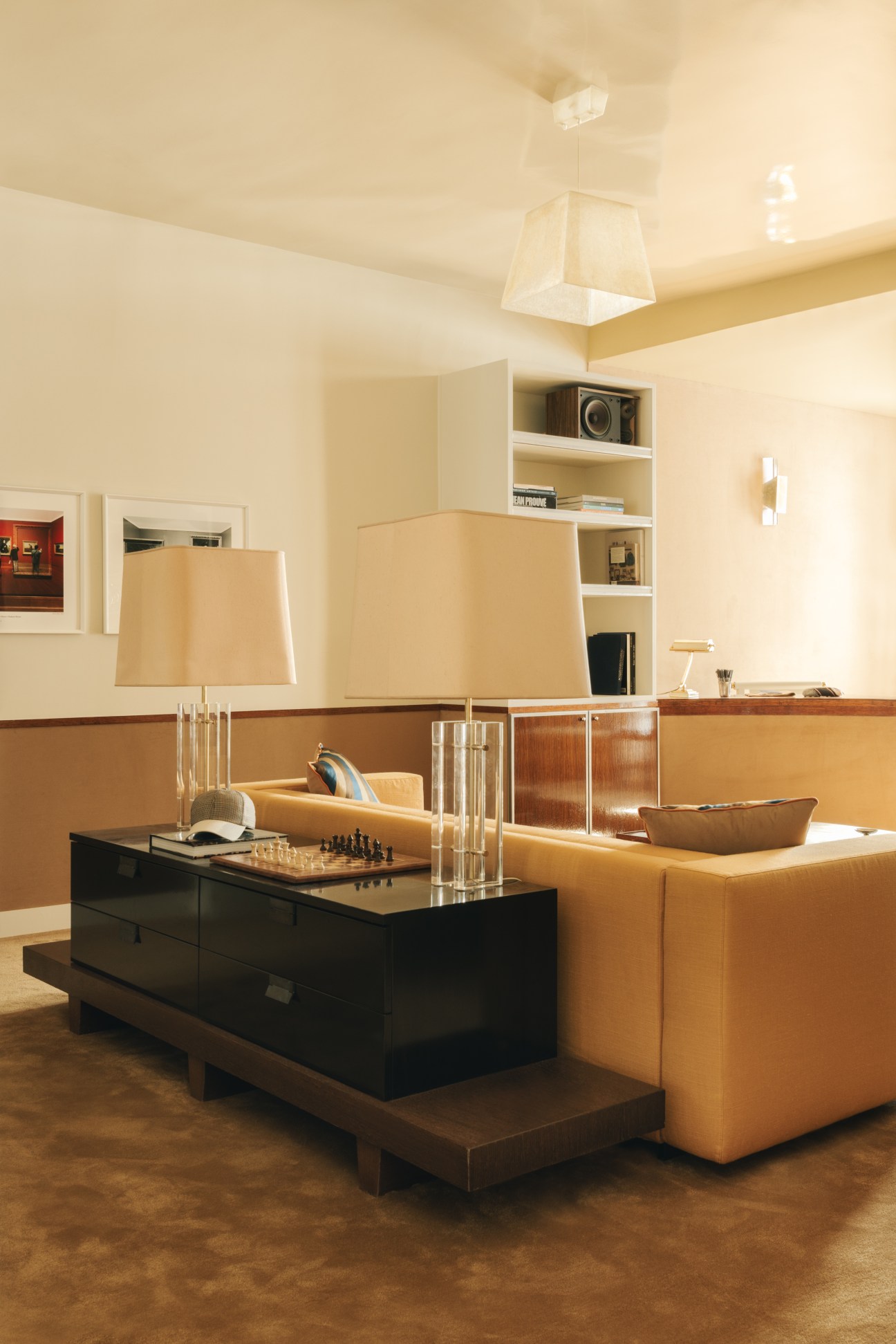 Vintage decor pieces in Les Suites Cinabre
