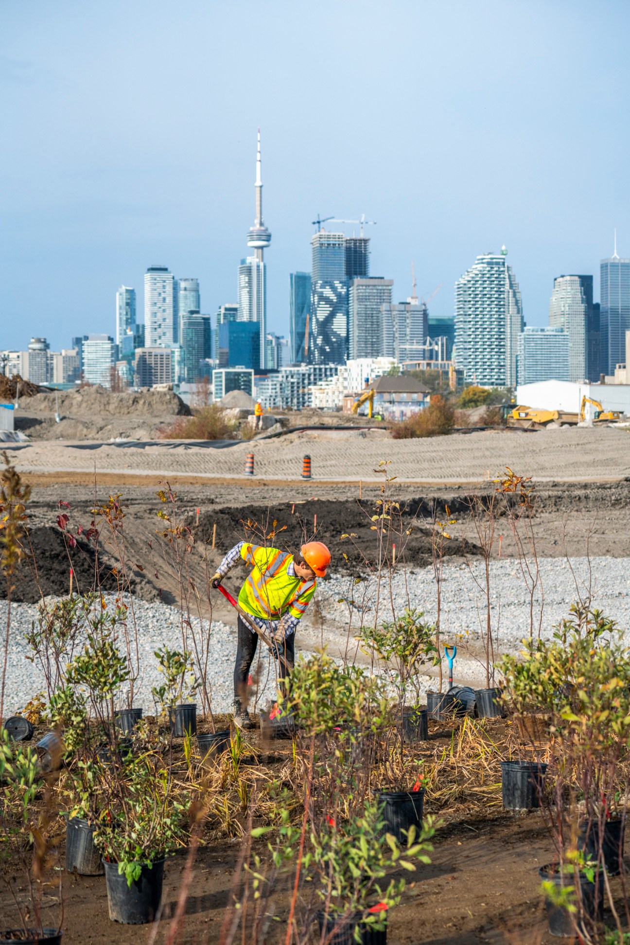 Bridge spanning new Toronto riverbed