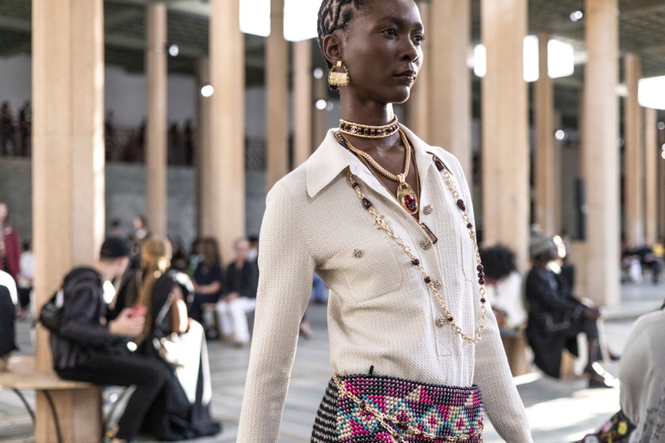 Craftsmen from Senegal working during Chanel Métiers d’art