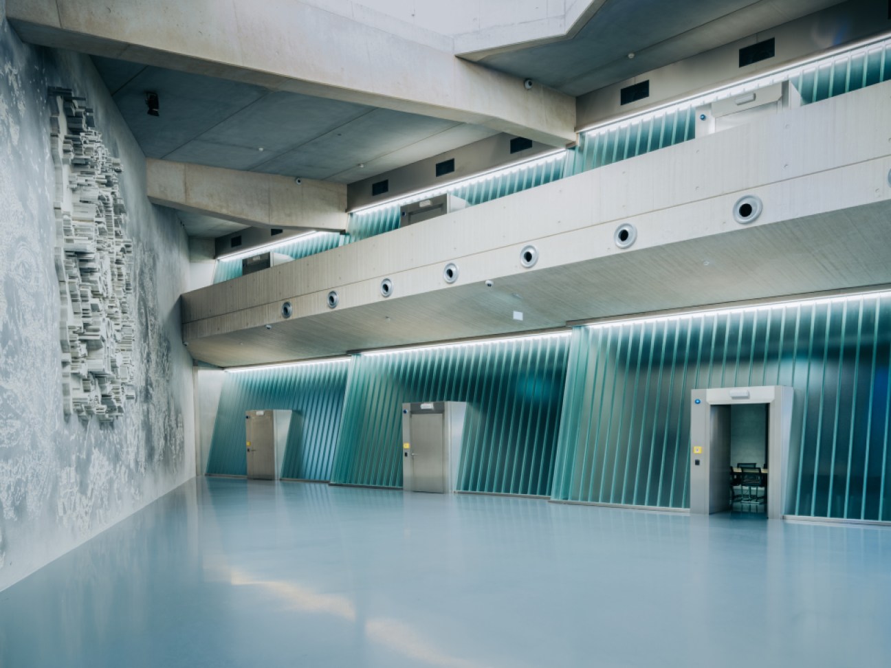 Hub lobby with fresco by artist Vhils