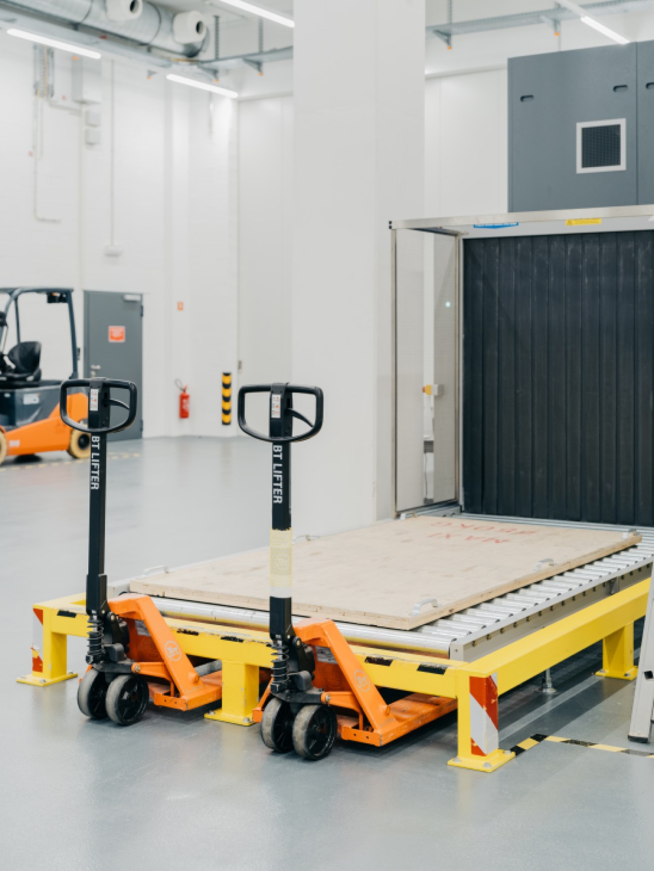 Scanning equipment used on goods entering via the Hub’s airside entrance