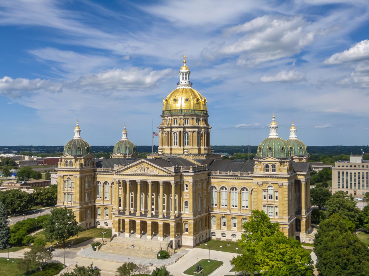 A view of the Iowa state capitol