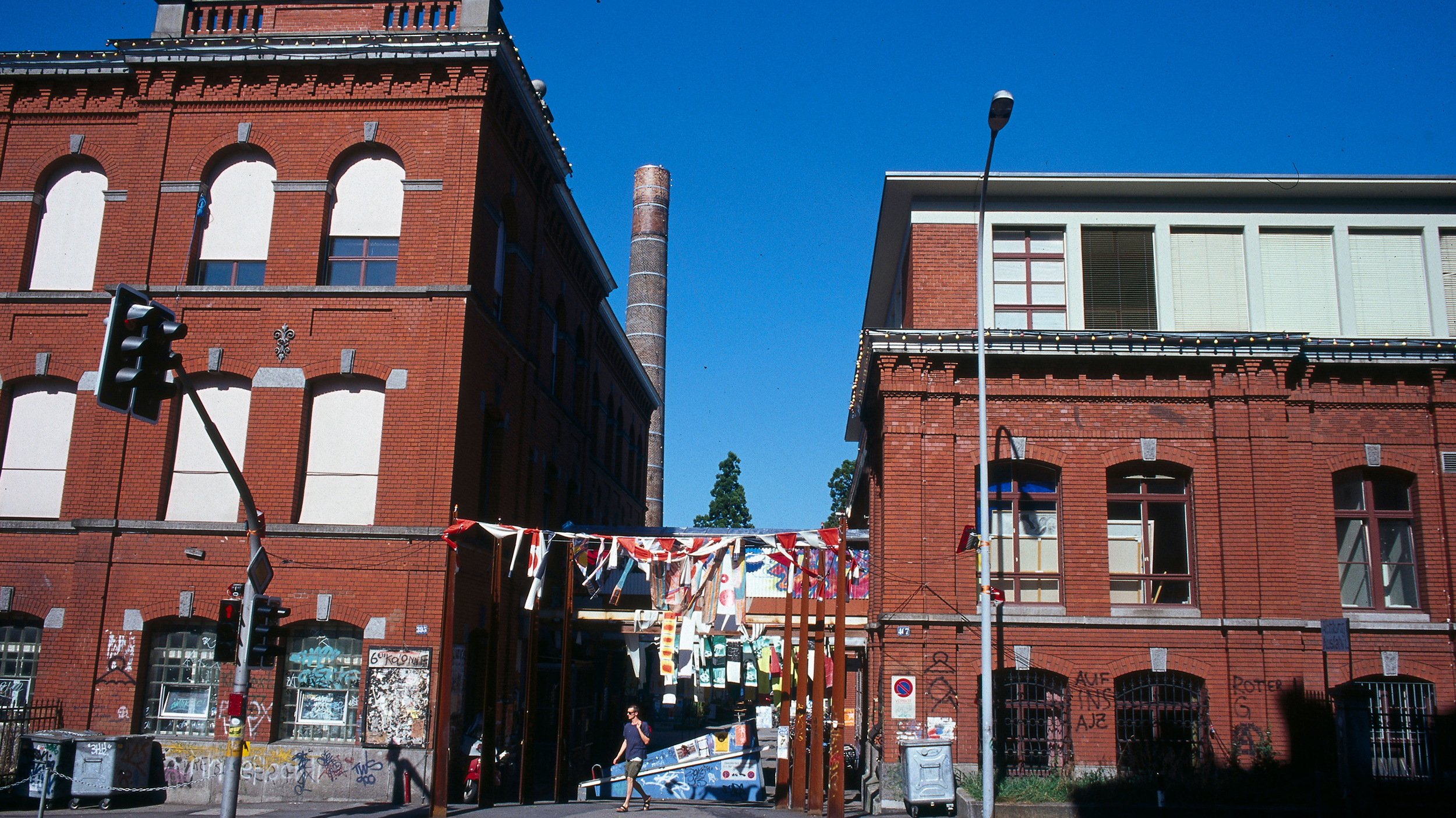 Tall Stories 112: Rote Fabrik