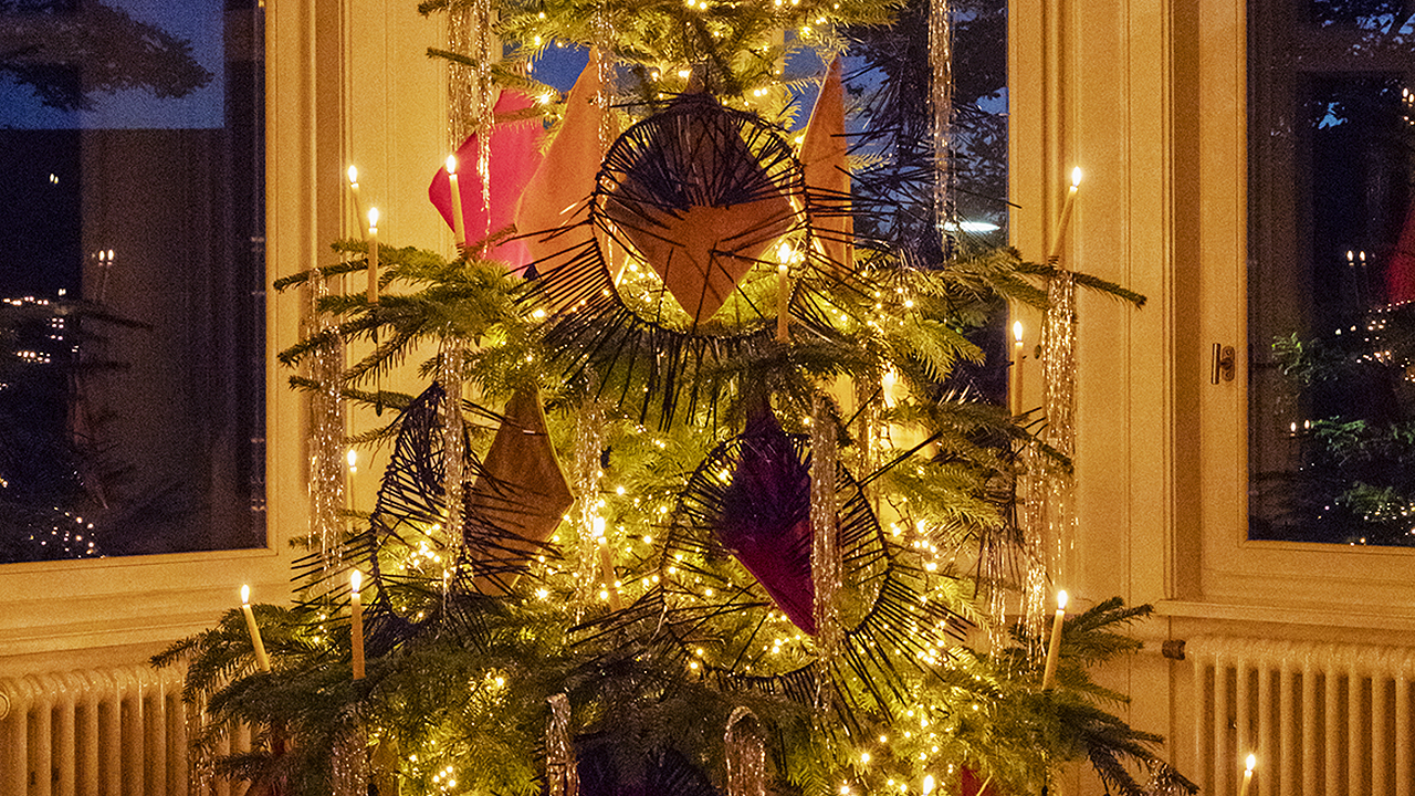 Cosy knits, festive baking and reinventing the Christmas tree