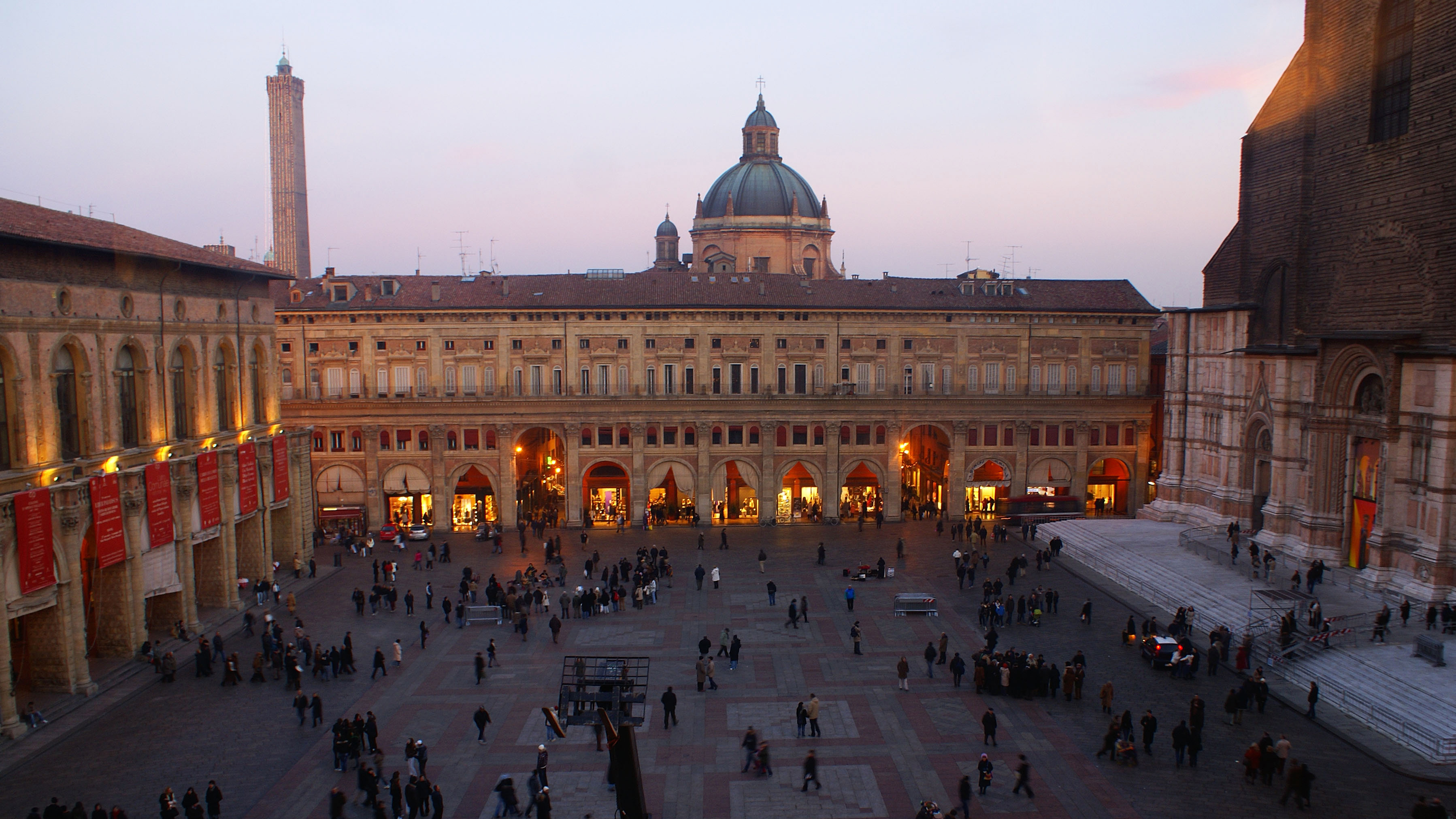 Tall Stories 52: strolling around Bologna