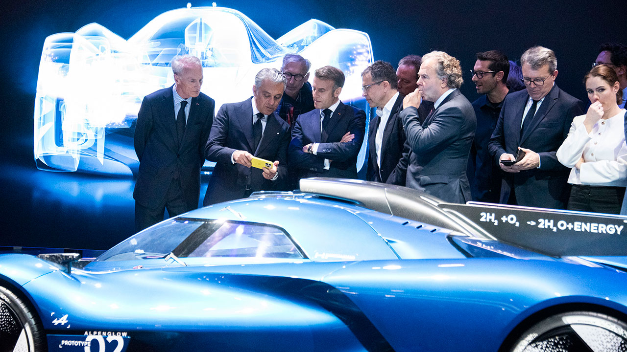 Portugal’s historic banking trial opens and a pit stop at the Paris Motor Show