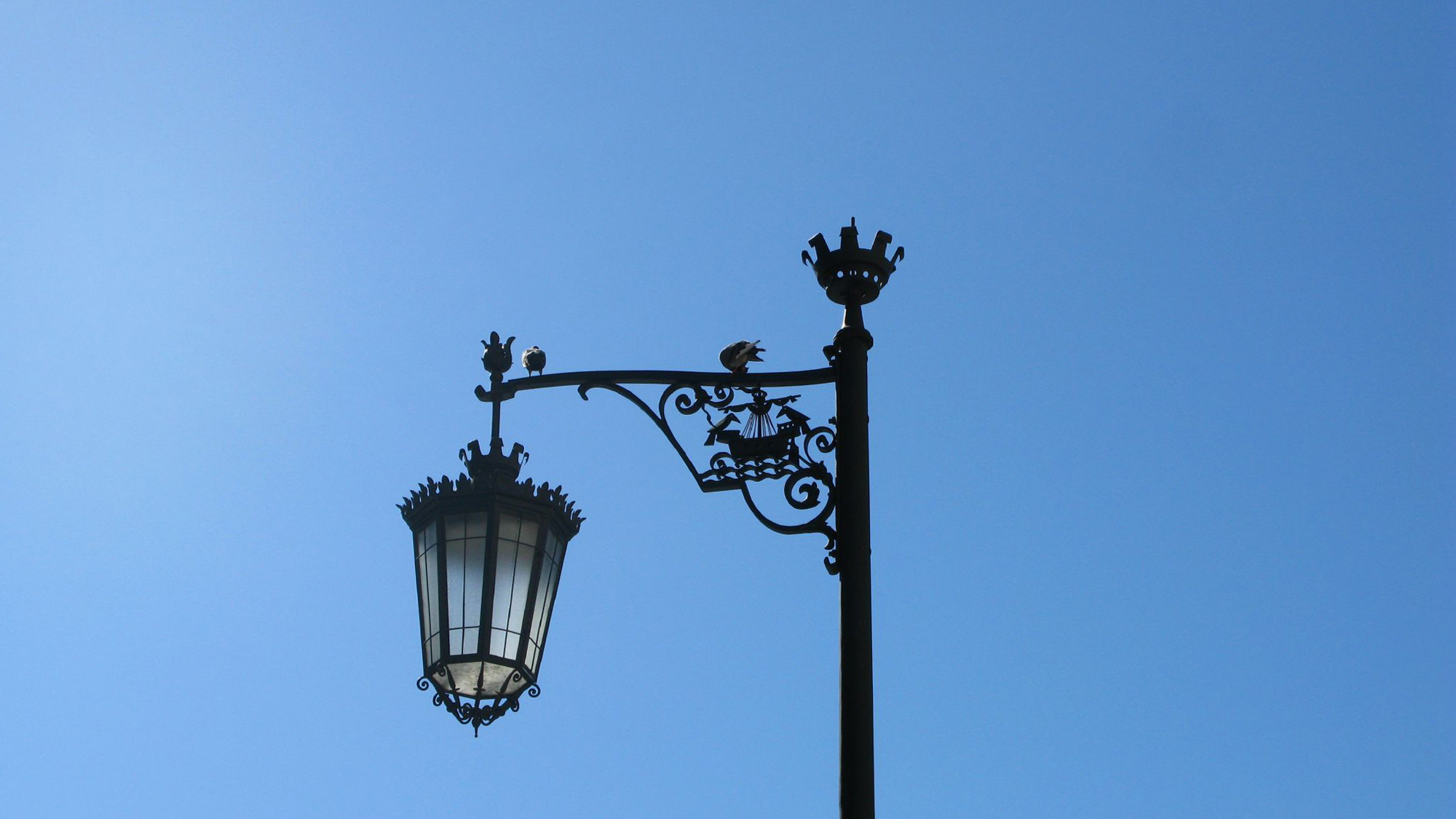 Tall Stories 76: Lisbon’s street lamps