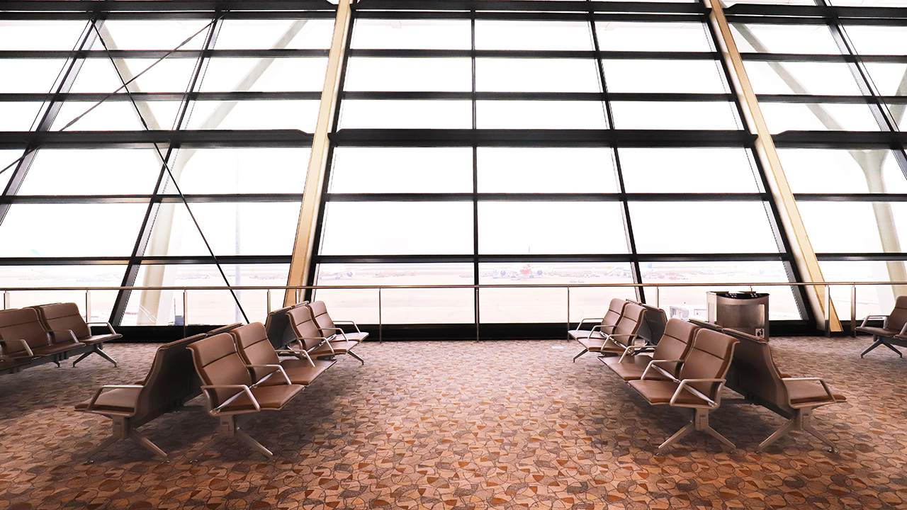 Tall Stories 226: No. 77 China Eastern Plaza Premium Lounge, Shanghai