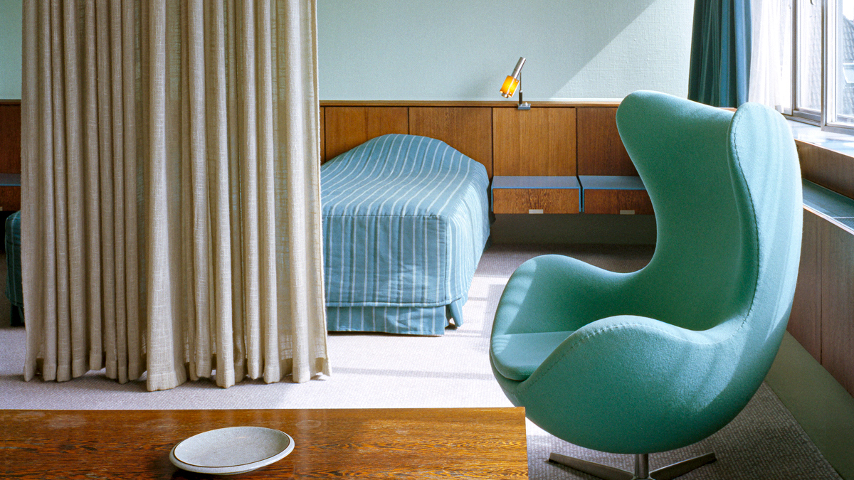Extra: The SAS Royal Hotel