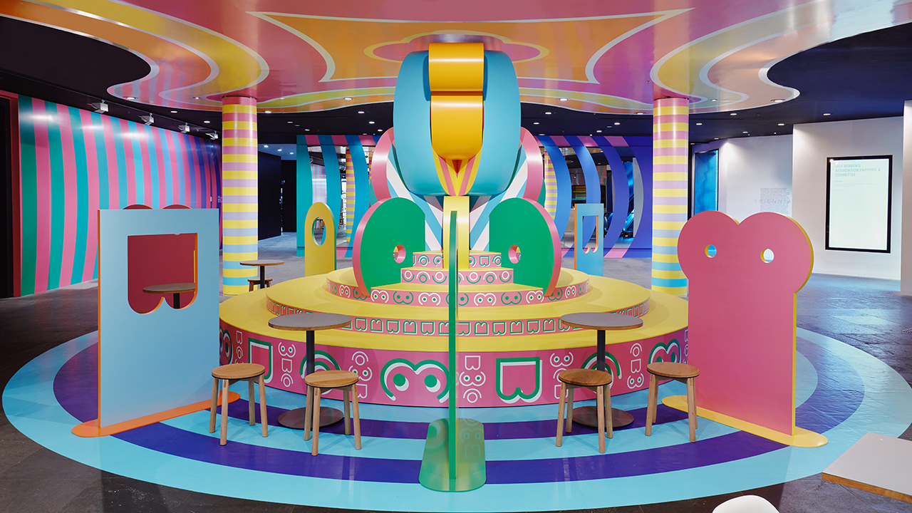 Extra: ‘Boudoir Babylon’