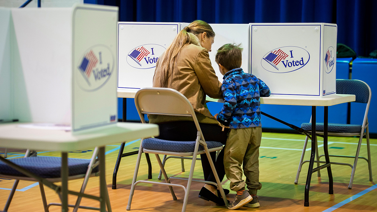 Early voting starts in US swing states