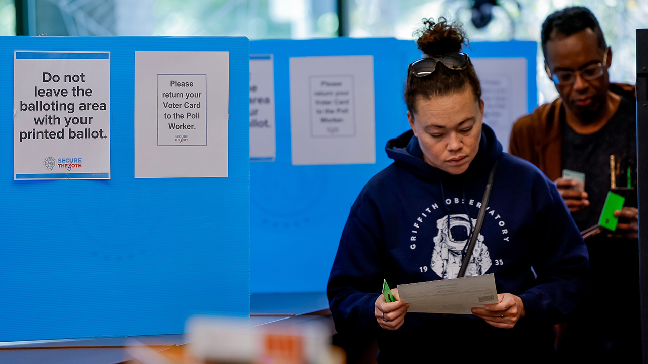 How are the US election candidates planning to sway undecided voters?
