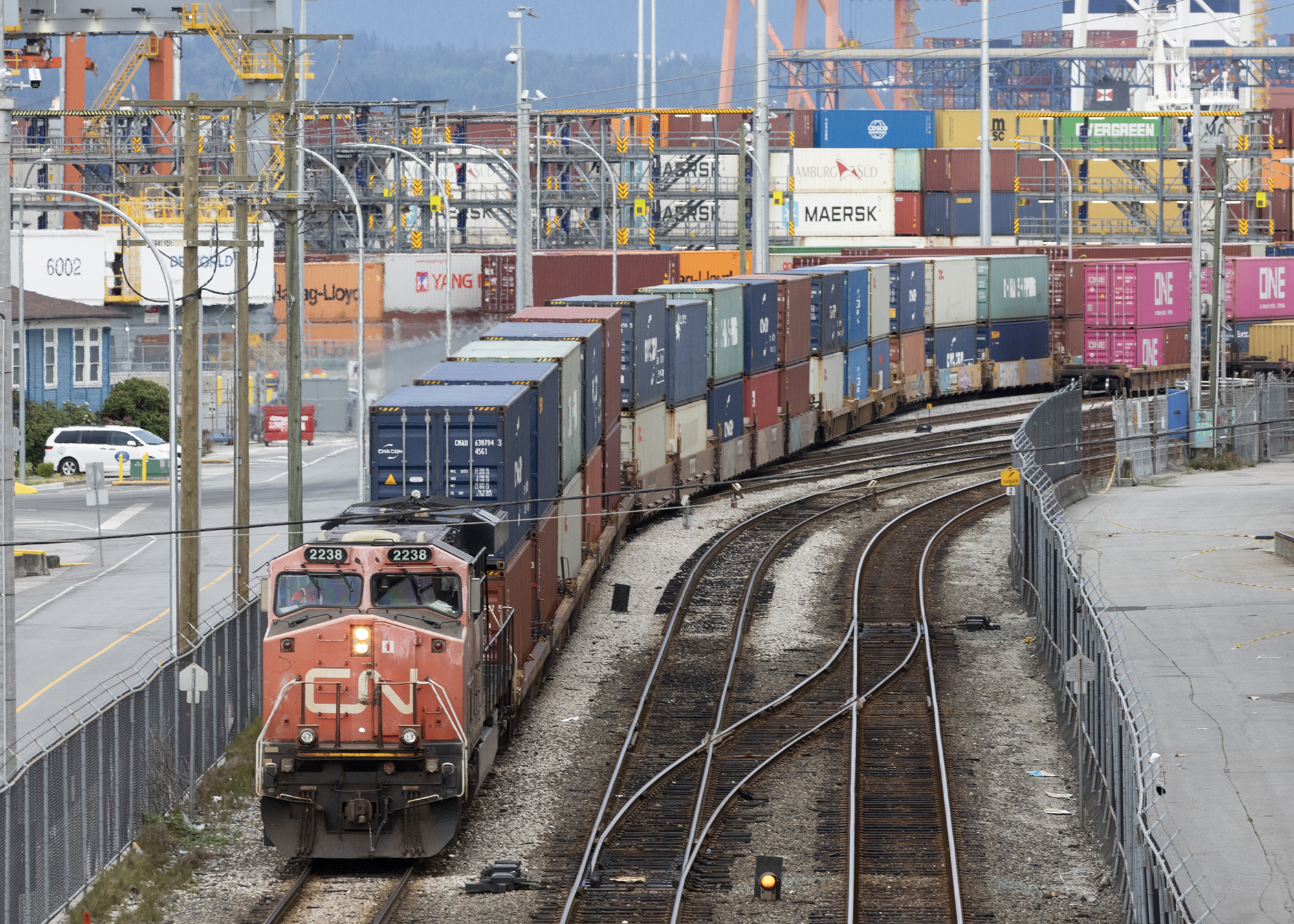 Ukraine pushes further into Russia and Canada’s railway dispute