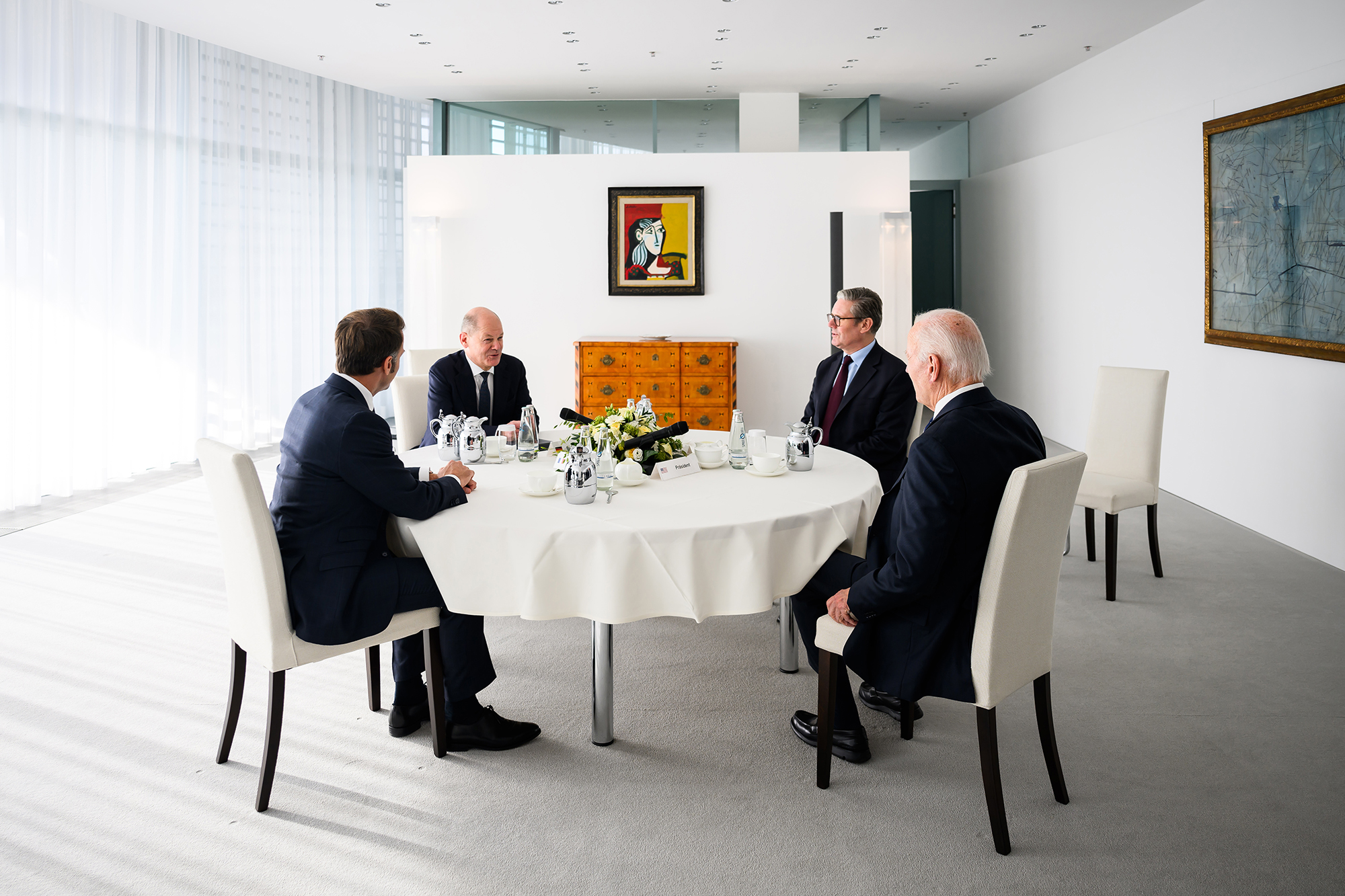 Biden calls for Western support to Ukraine and the Netherlands launches nightclub train